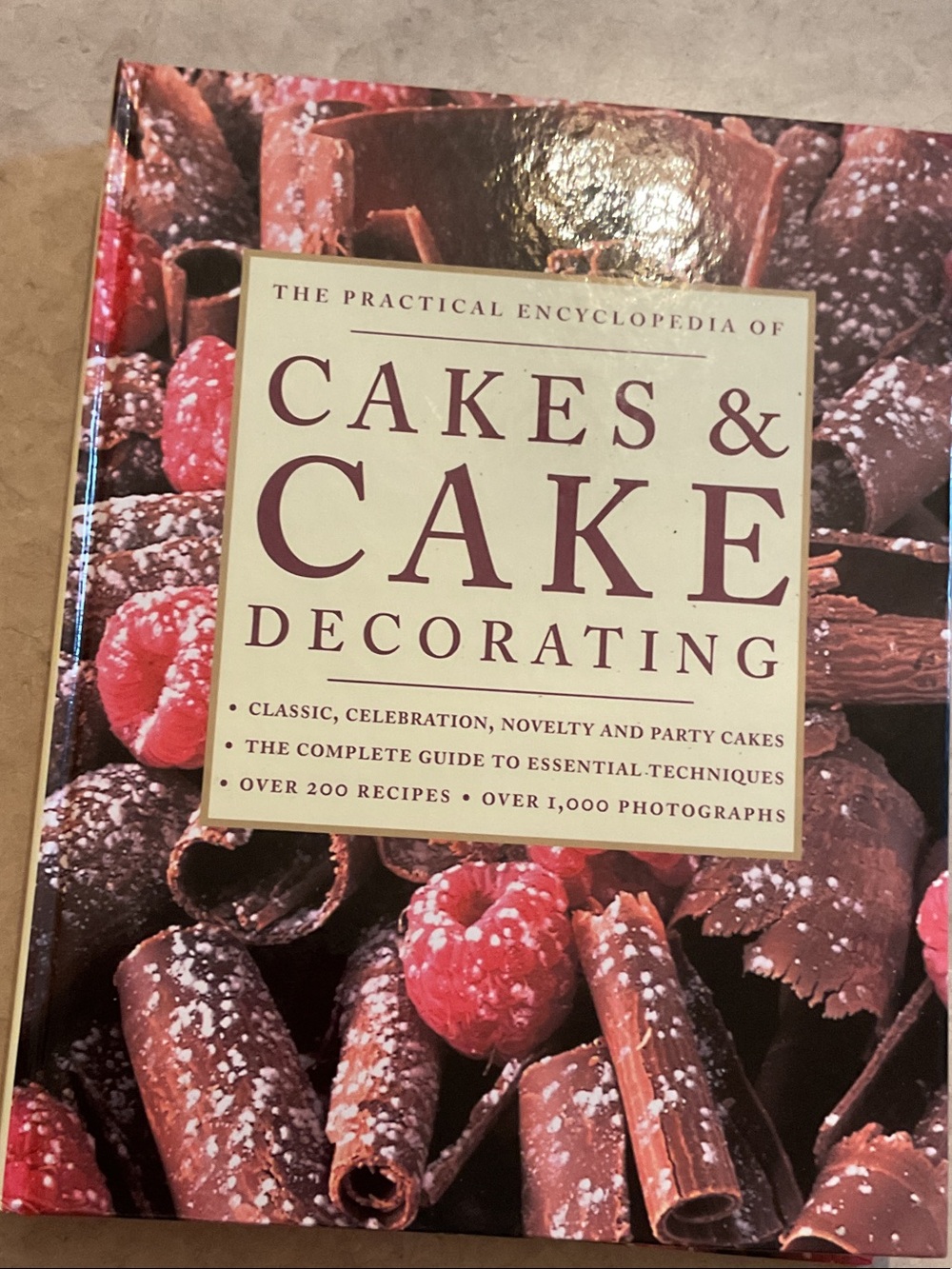 Vintage Cakes & Cake Decorating Cookbook